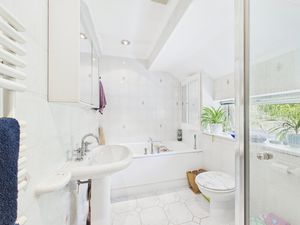 ENSUITE BATHROOM- click for photo gallery
